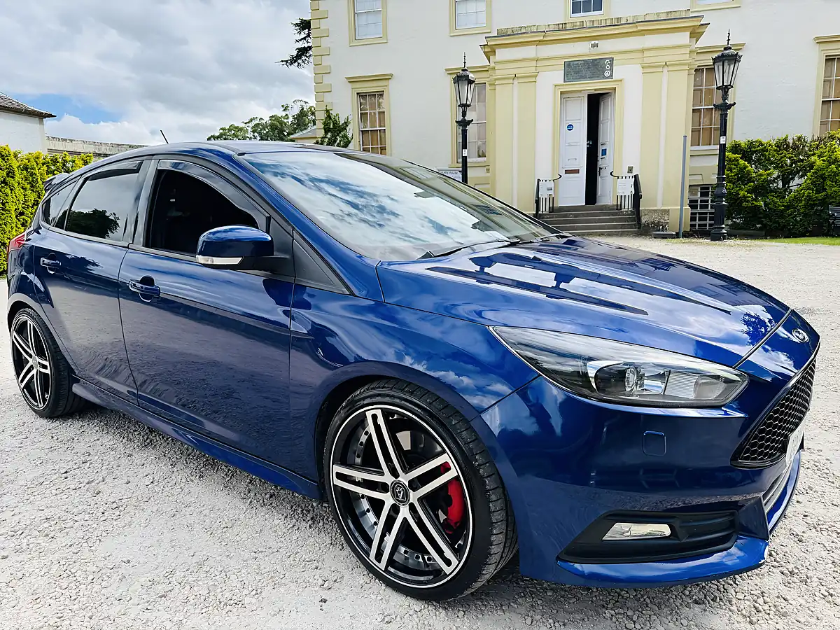 Used 2018 Ford Focus ST-3 Blue - Interior and Exterior details 16