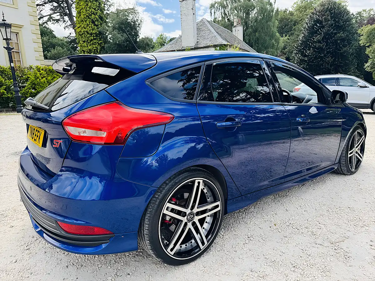 Used 2018 Ford Focus ST-3 Blue - Interior and Exterior details 18