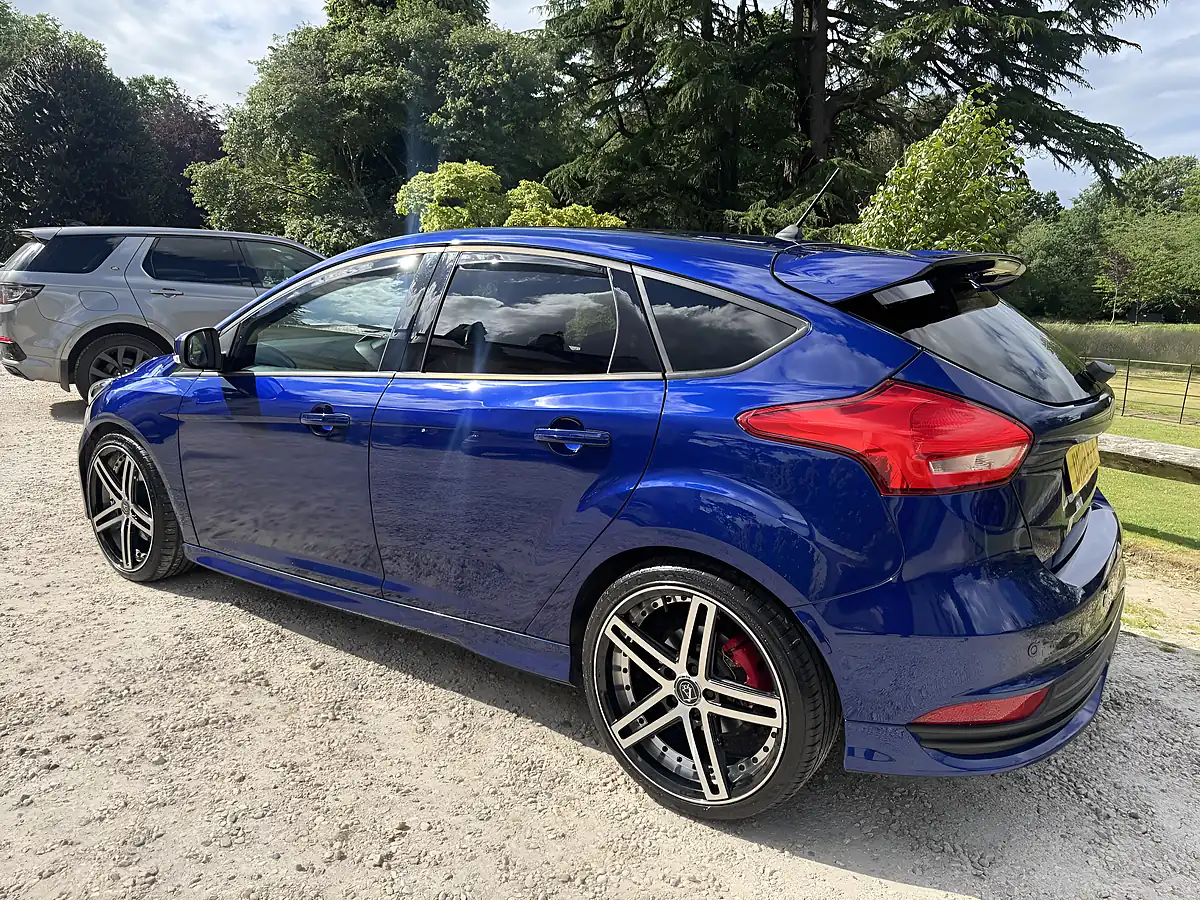 Used 2018 Ford Focus ST-3 Blue - Interior and Exterior details 2