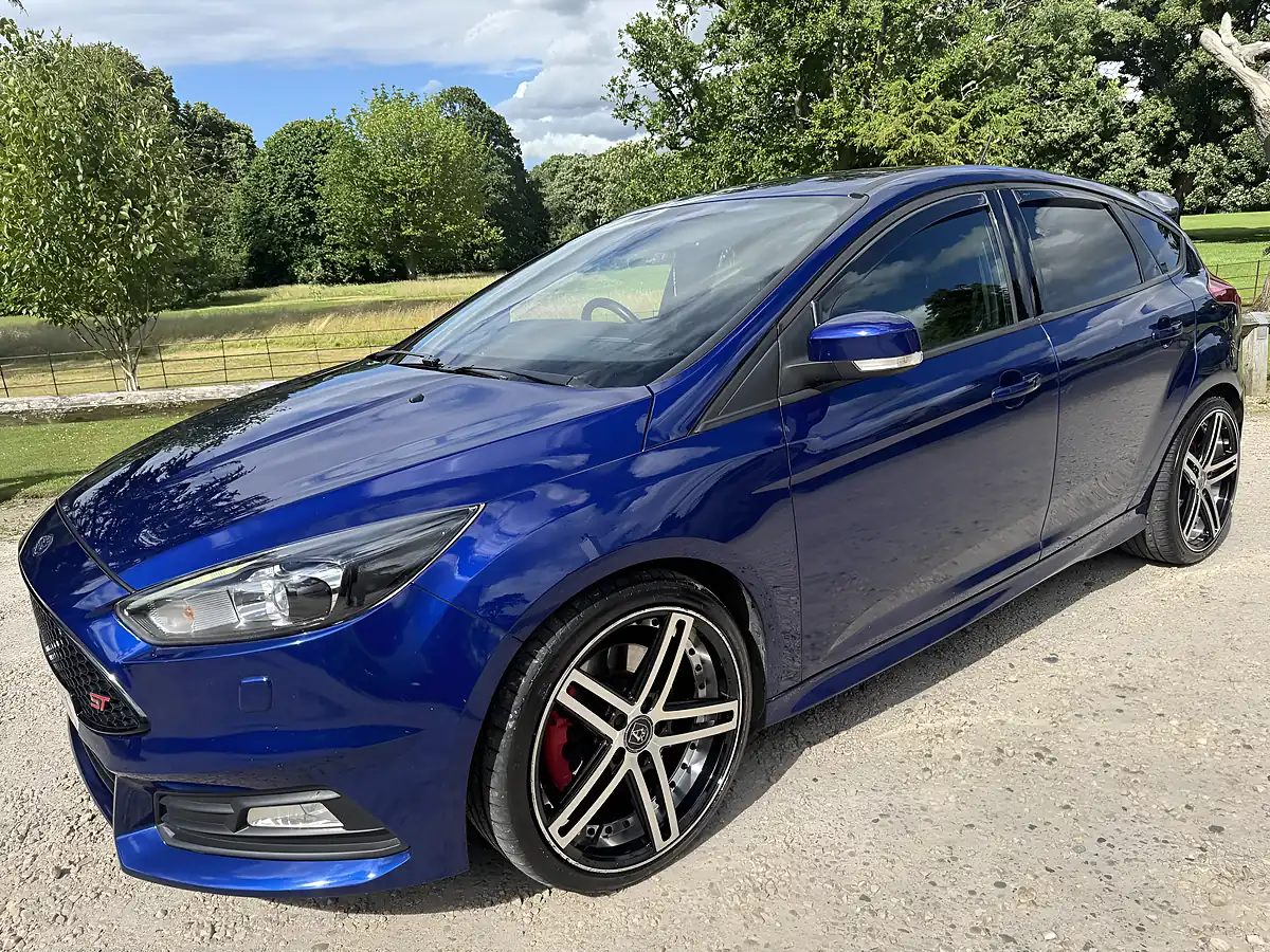 Used 2018 Ford Focus ST-3 Blue - Interior and Exterior details 3