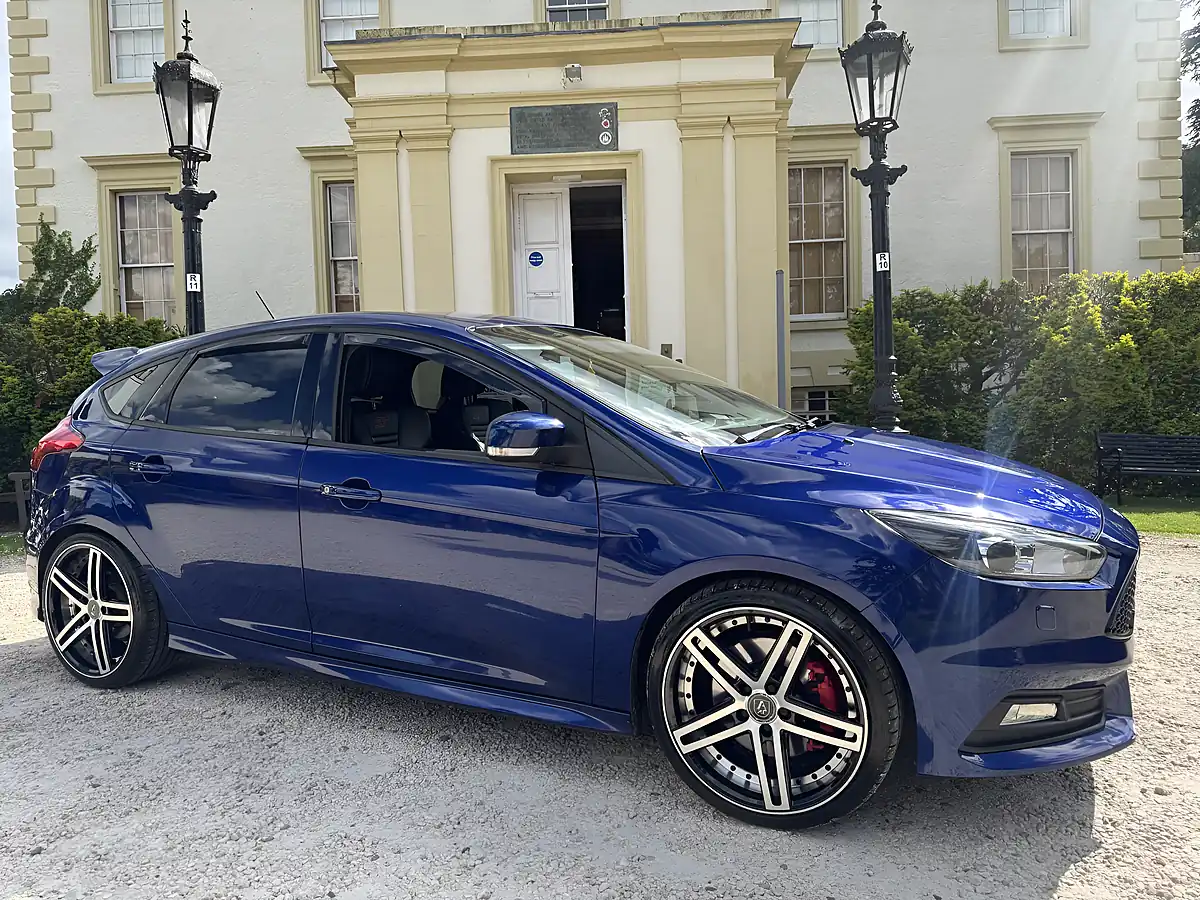 Used 2018 Ford Focus ST-3 Blue - Interior and Exterior details 6