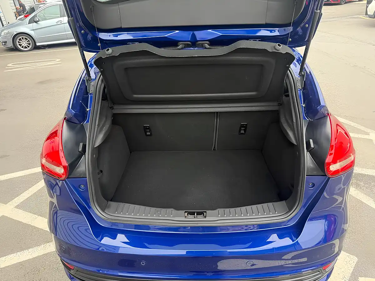 Used 2018 Ford Focus ST-3 Blue - Interior and Exterior details 16