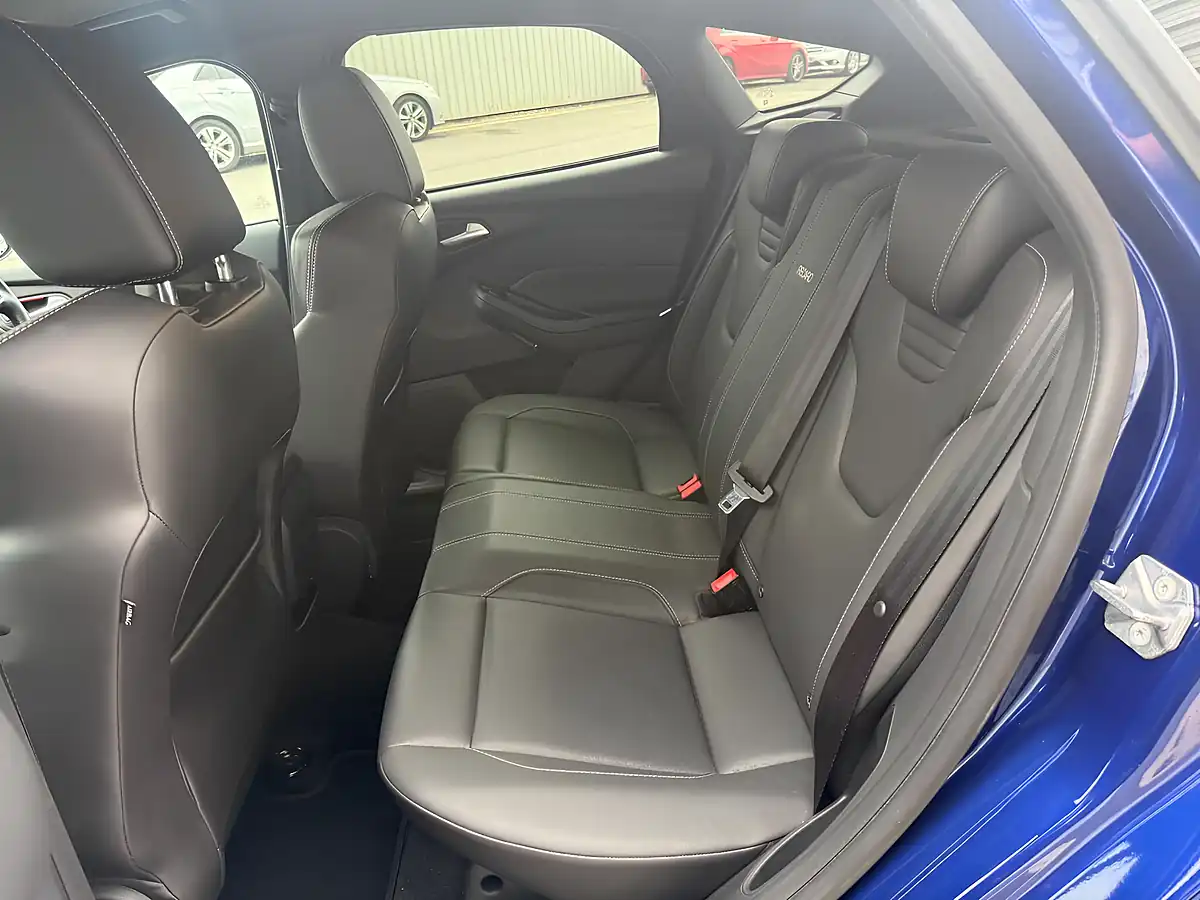 Used 2018 Ford Focus ST-3 Blue - Interior and Exterior details 17