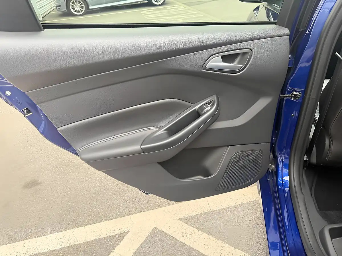 Used 2018 Ford Focus ST-3 Blue - Interior and Exterior details 18