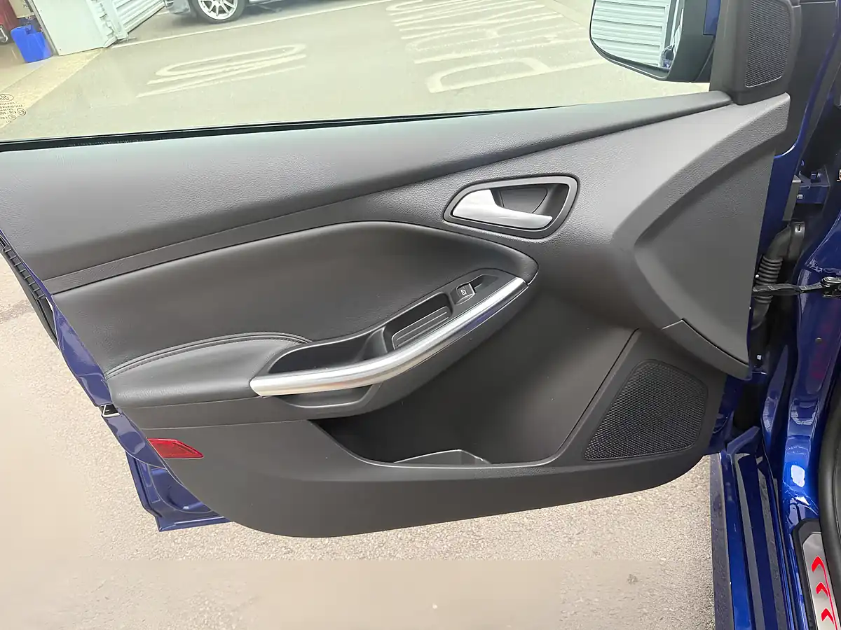 Used 2018 Ford Focus ST-3 Blue - Interior and Exterior details 20