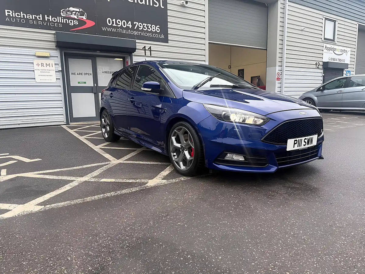 Used 2018 Ford Focus ST-3 Blue - Interior and Exterior details 6