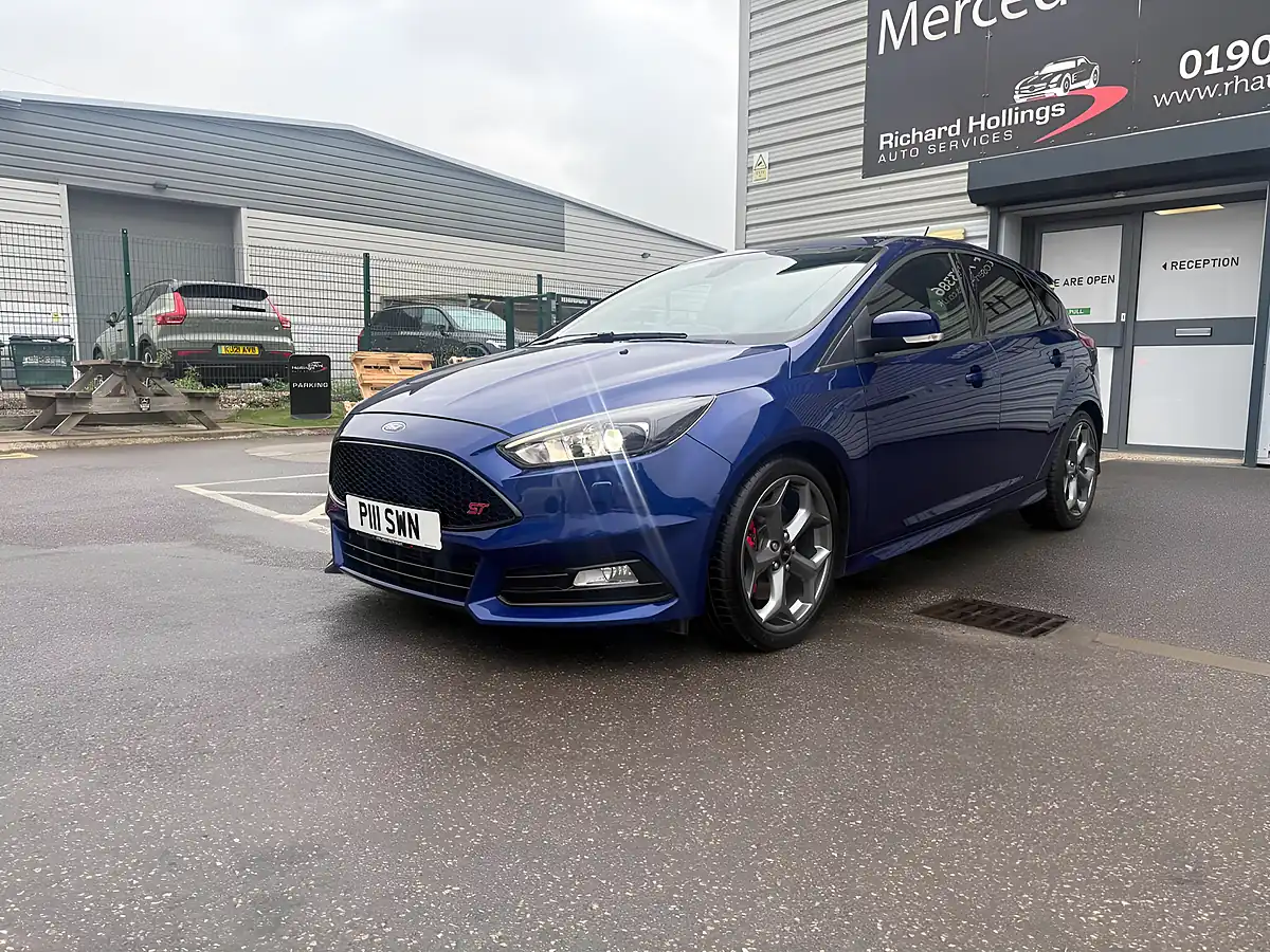 Used 2018 Ford Focus ST-3 Blue - Interior and Exterior details 7