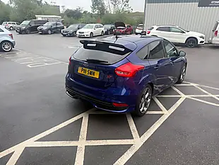 Used 2018 Ford Focus ST-3 Blue - Interior and Exterior details 9