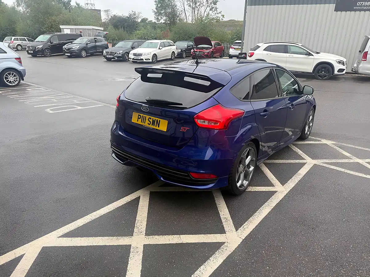 Used 2018 Ford Focus ST-3 Blue - Interior and Exterior details 9