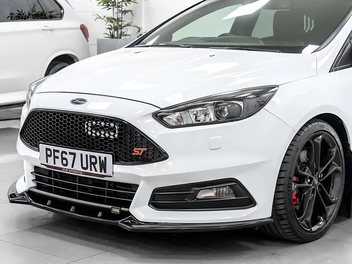 Used 2018 Ford Focus ST-3 Frozen White - Interior and Exterior details 10