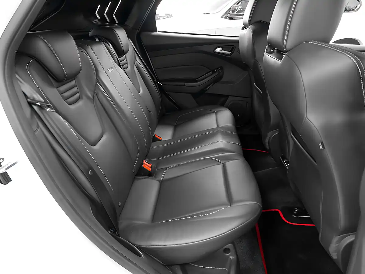 Used 2018 Ford Focus ST-3 Frozen White - Interior and Exterior details 15