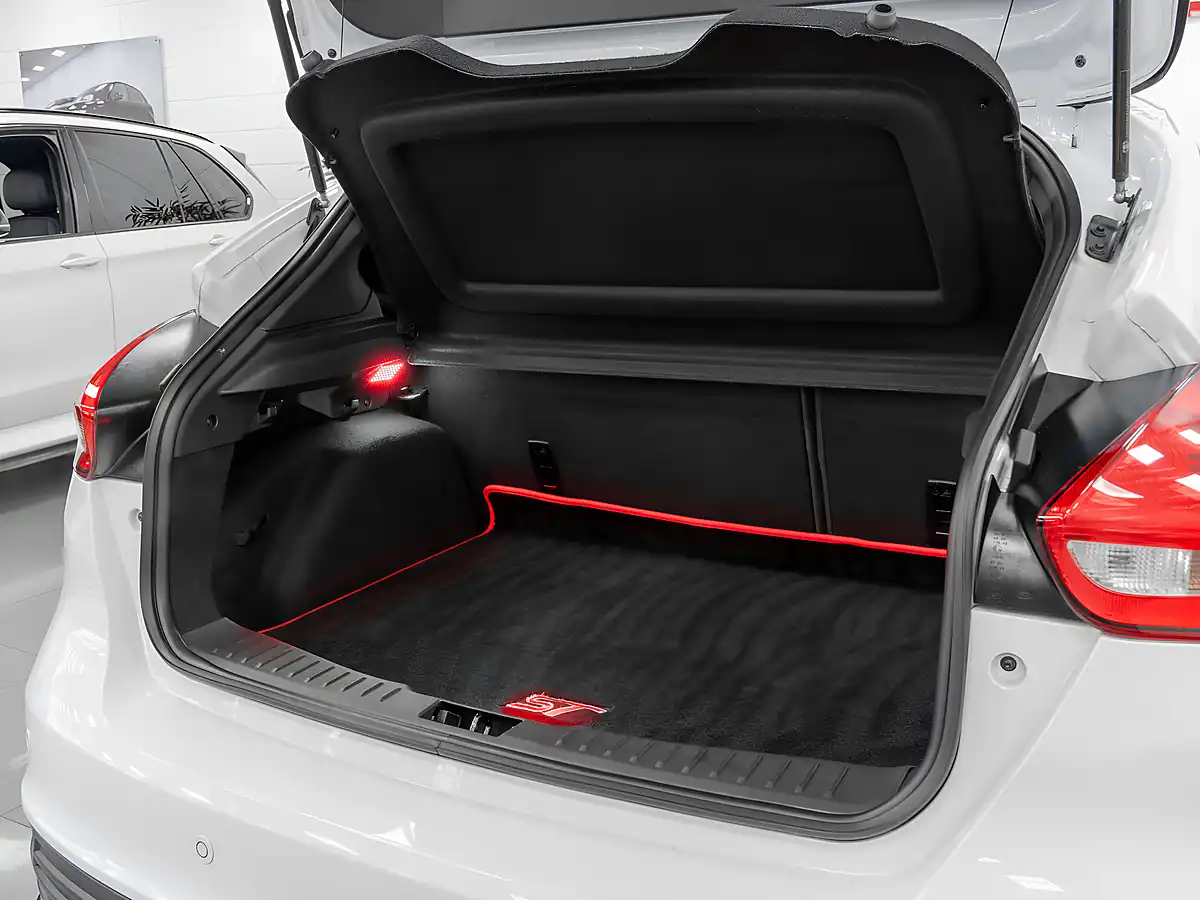 Used 2018 Ford Focus ST-3 Frozen White - Interior and Exterior details 16