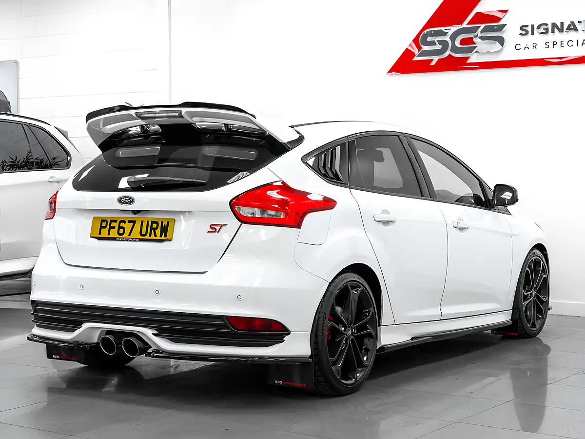 Used 2018 Ford Focus ST-3 Frozen White - Interior and Exterior details 4