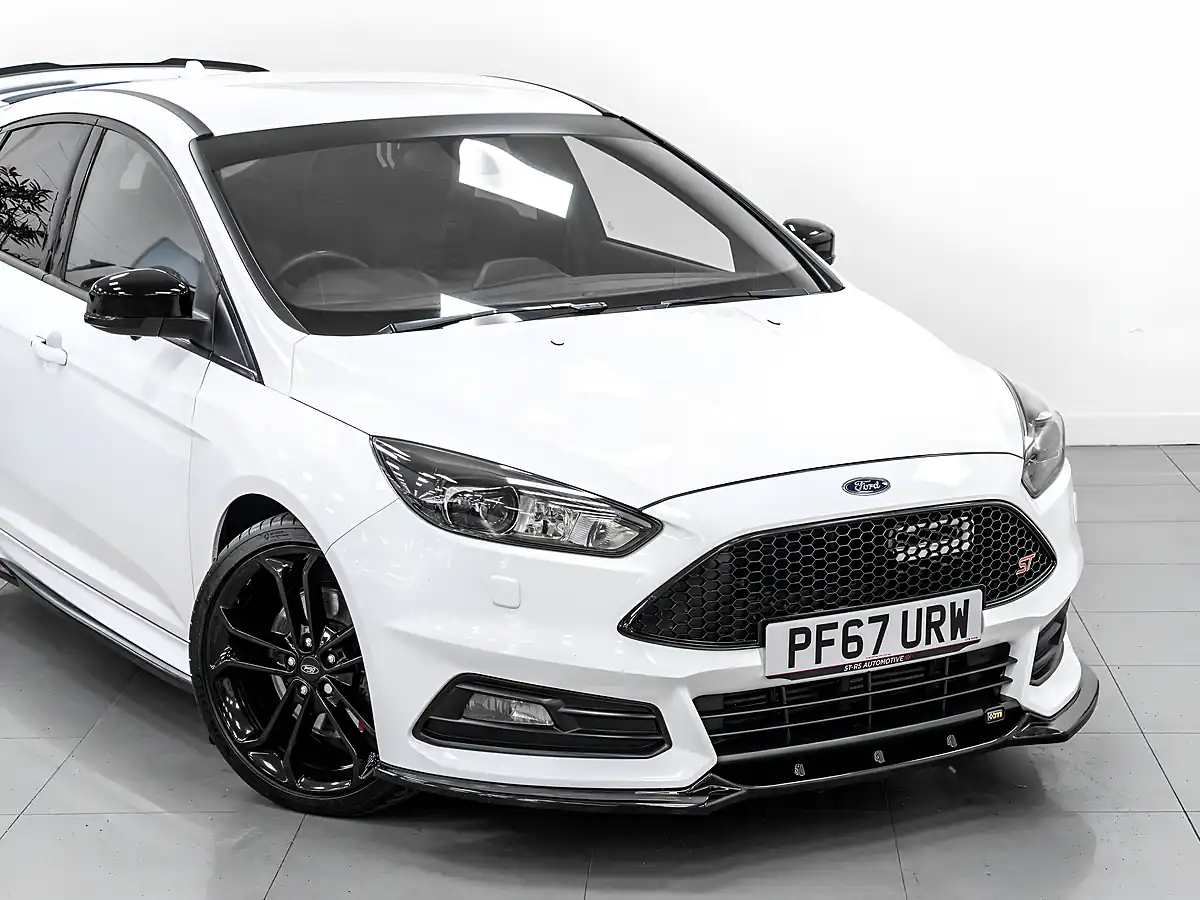 Used 2018 Ford Focus ST-3 Frozen White - Interior and Exterior details 9