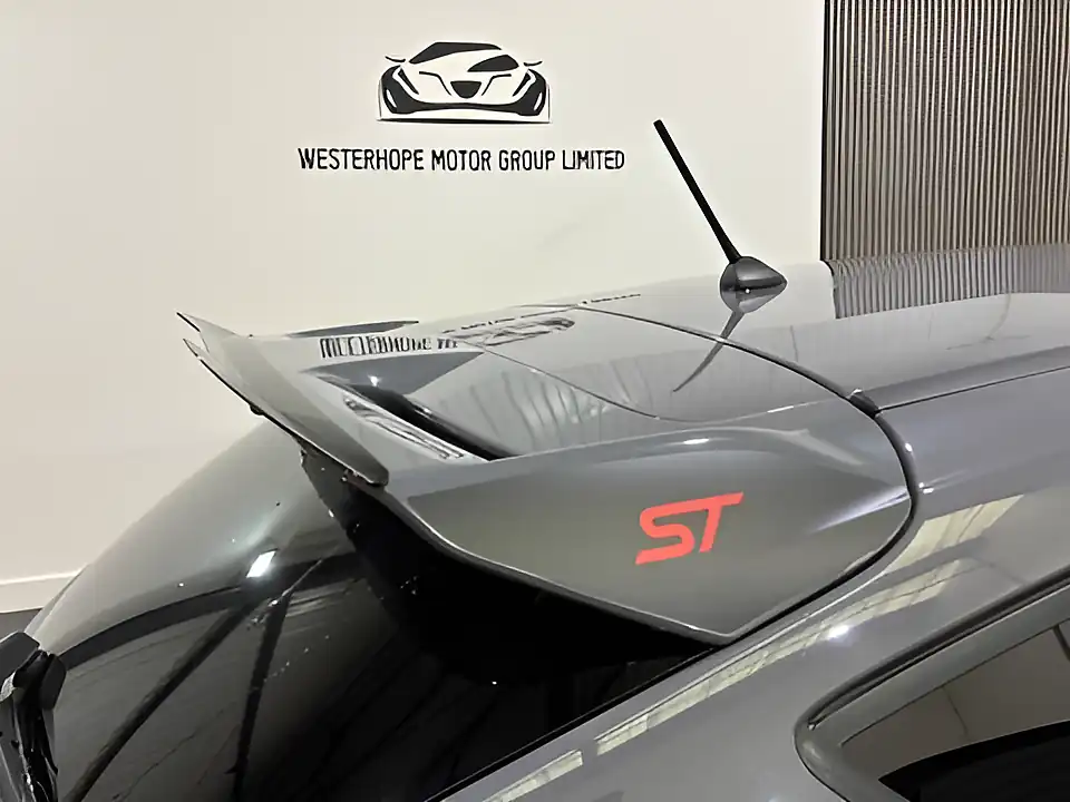 Used 2018 Ford Focus ST-3 Grey - Interior and Exterior details 17