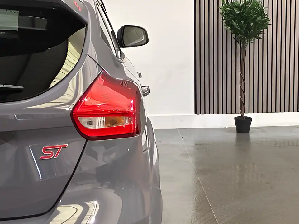 Used 2018 Ford Focus ST-3 Grey - Interior and Exterior details 18