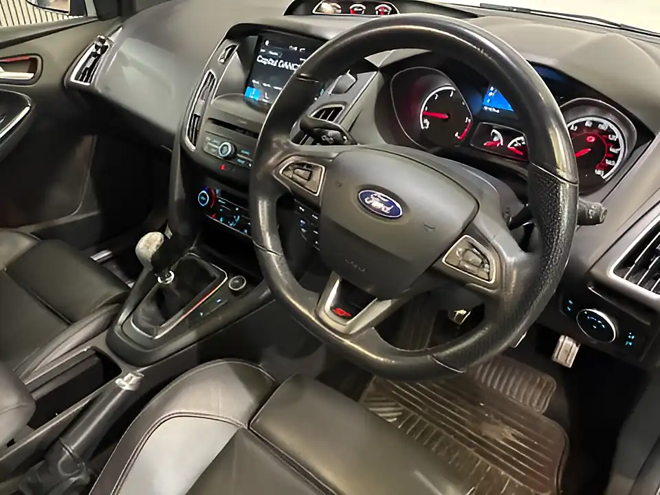 Used 2018 Ford Focus ST-3 Grey - Interior and Exterior details 3