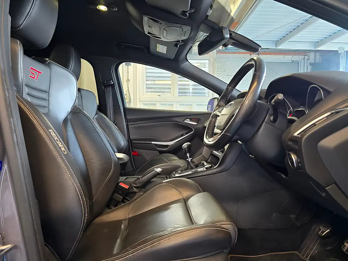 Used 2018 Ford Focus ST-3 Grey - Interior and Exterior details 15