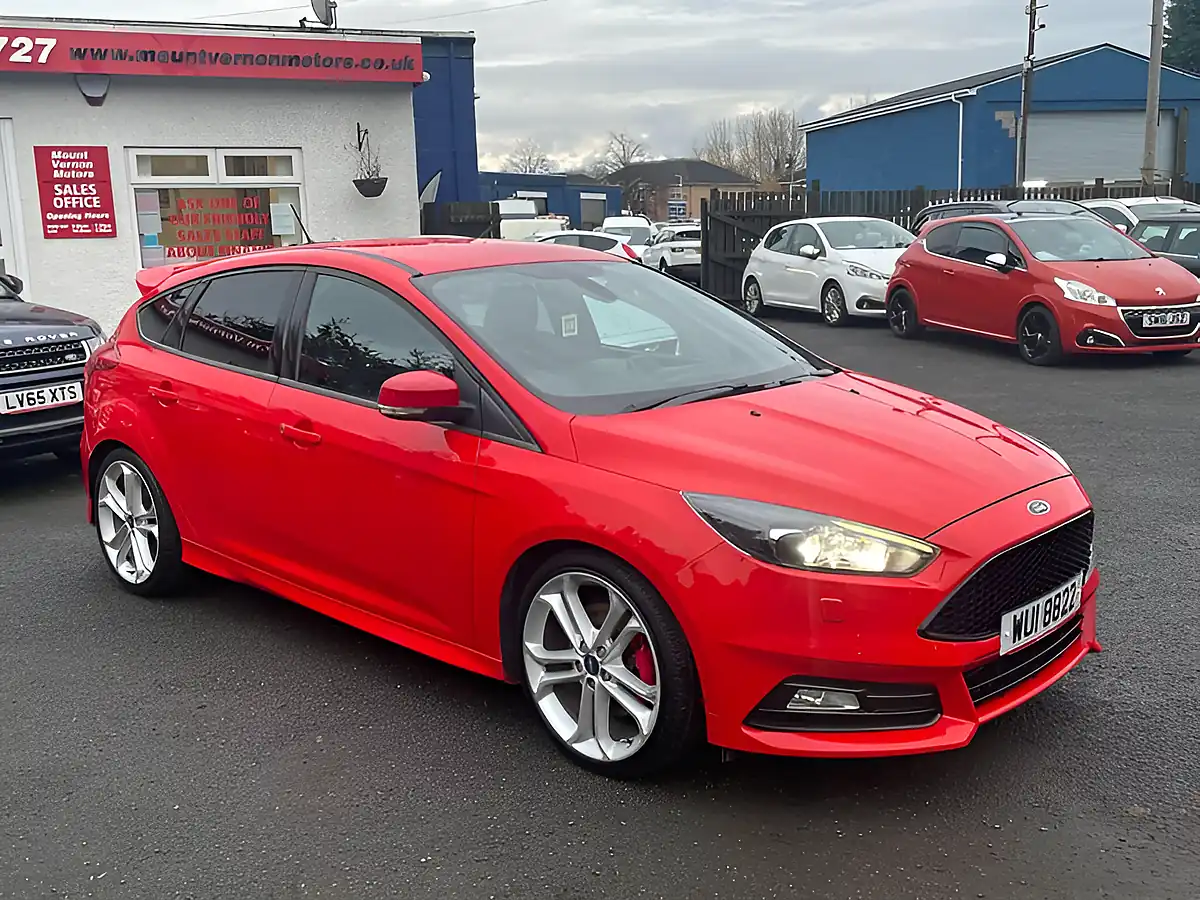 Used 2018 Ford Focus ST-3 Red - Interior and Exterior details 10