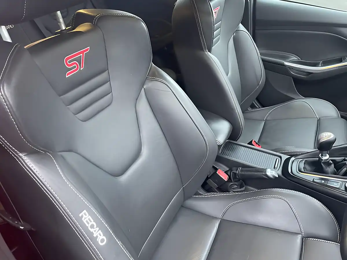 Used 2018 Ford Focus ST-3 Red - Interior and Exterior details 15