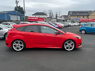 Used 2018 Ford Focus ST-3 Red - Interior and Exterior details 9
