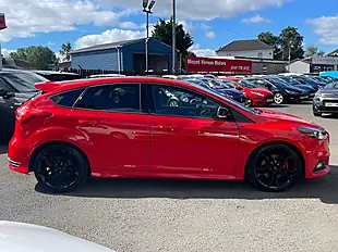 Used 2018 Ford Focus ST-3 Red - Interior and Exterior details 10