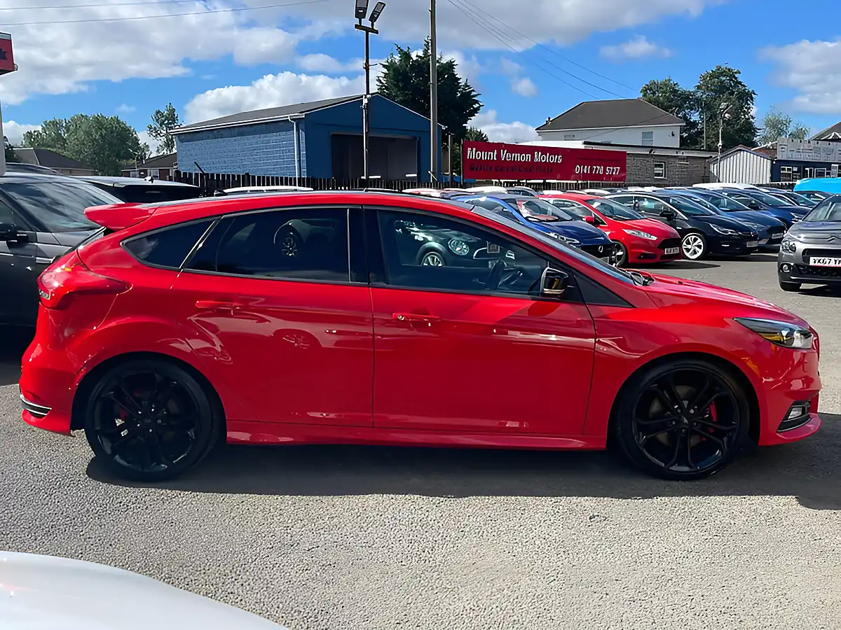 Used 2018 Ford Focus ST-3 Red - Interior and Exterior details 10