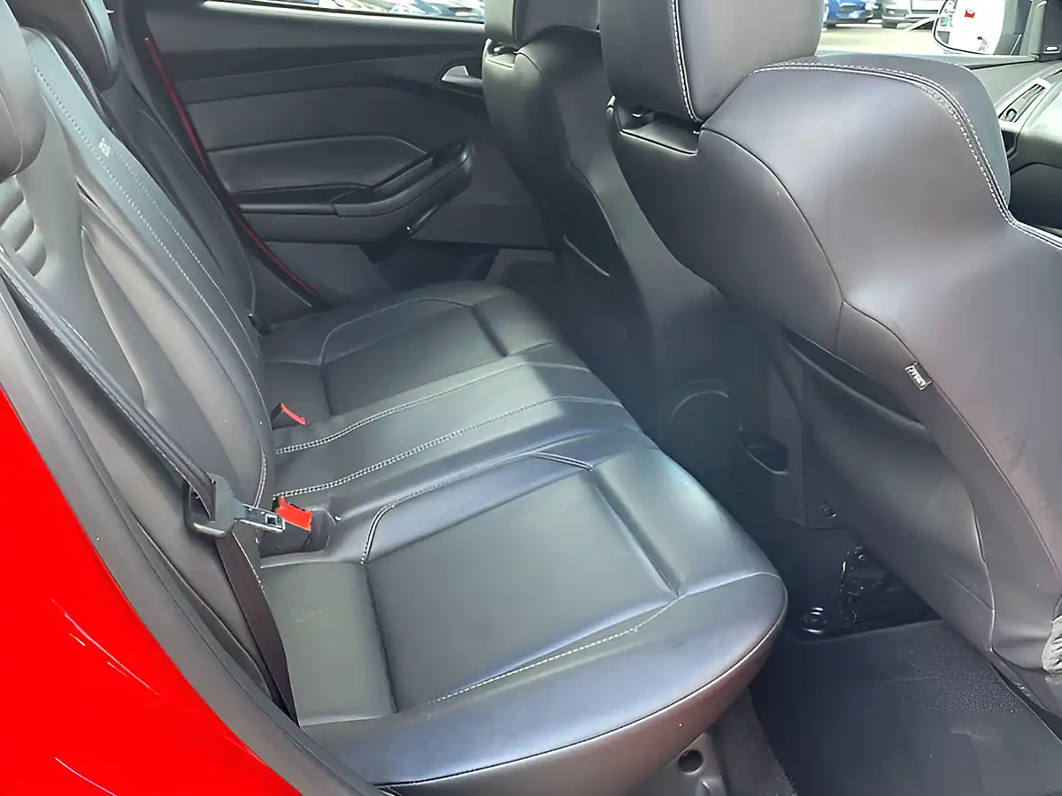 Used 2018 Ford Focus ST-3 Red - Interior and Exterior details 12