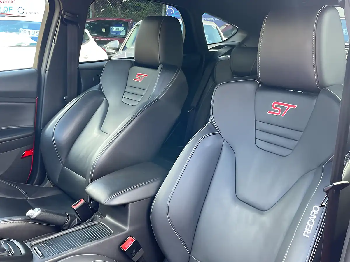 Used 2018 Ford Focus ST-3 Red - Interior and Exterior details 14