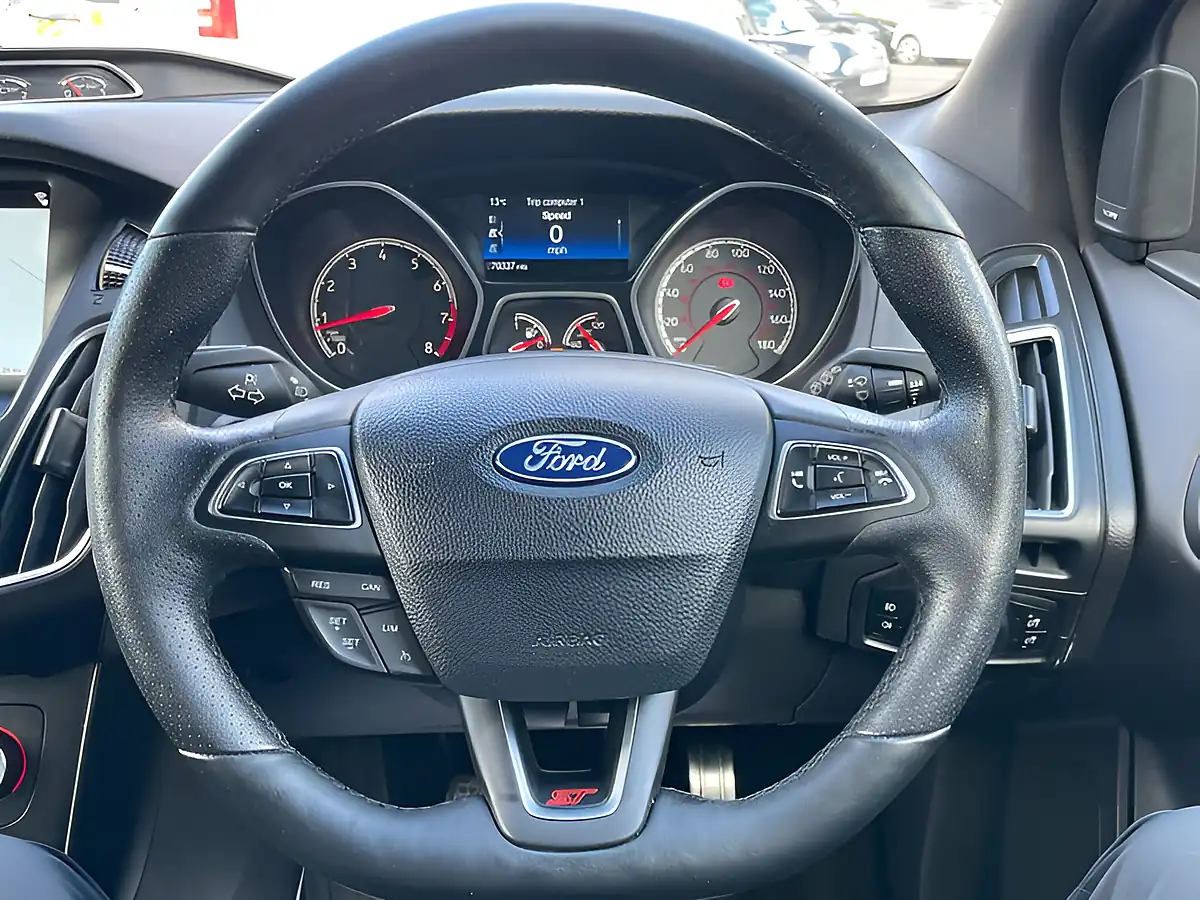 Used 2018 Ford Focus ST-3 Red - Interior and Exterior details 19