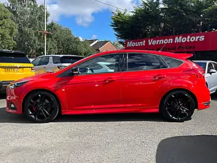 Used 2018 Ford Focus ST-3 Red - Interior and Exterior details 5