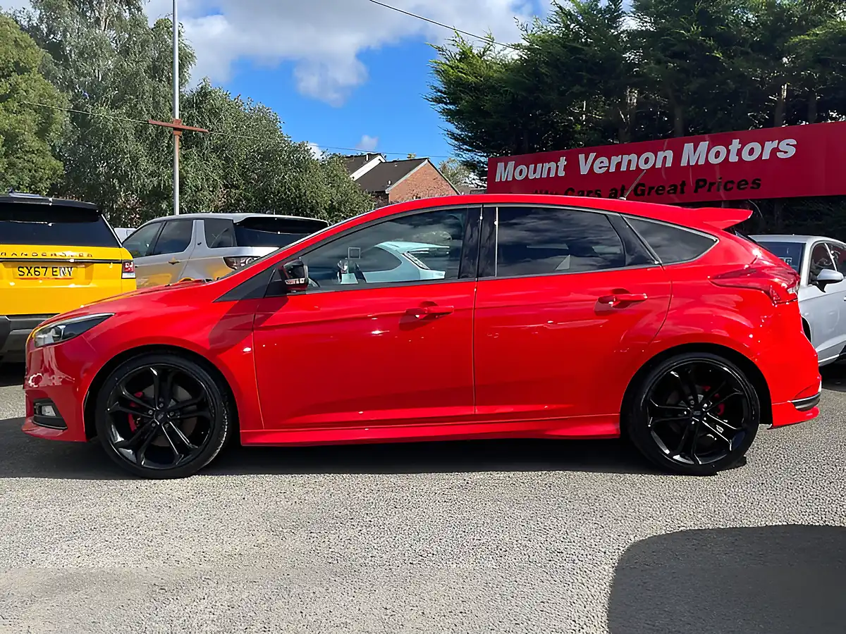 Used 2018 Ford Focus ST-3 Red - Interior and Exterior details 5