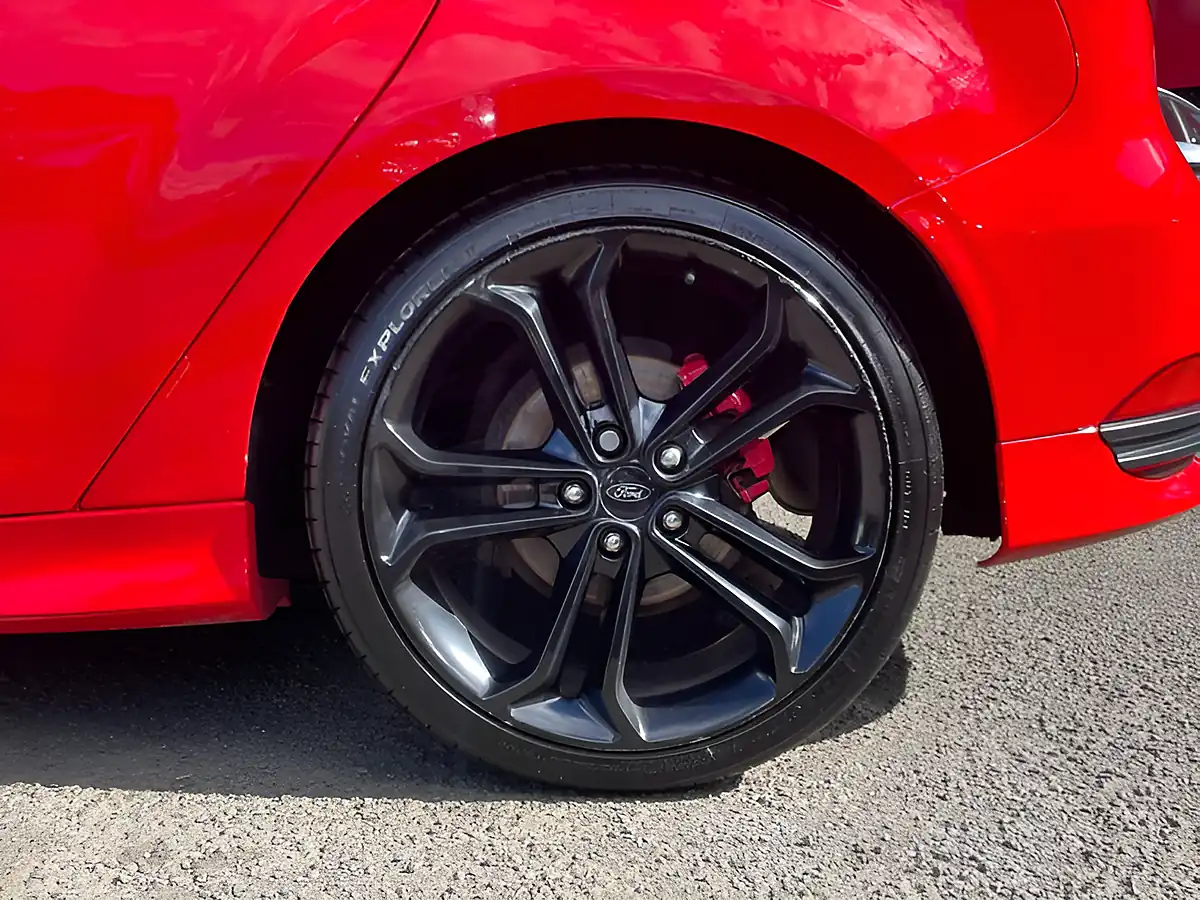 Used 2018 Ford Focus ST-3 Red - Interior and Exterior details 6