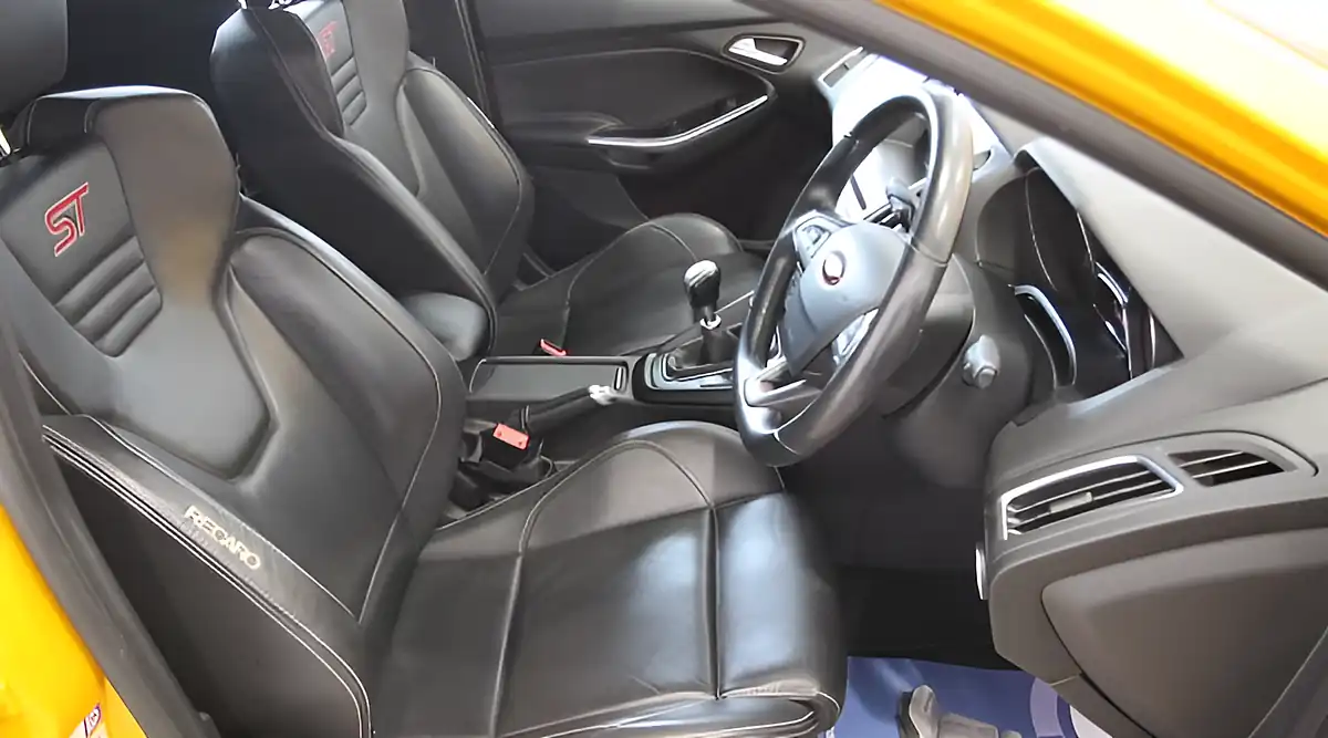 Used 2018 Ford Focus ST-3 Tangerine Scream - Interior and Exterior details 15