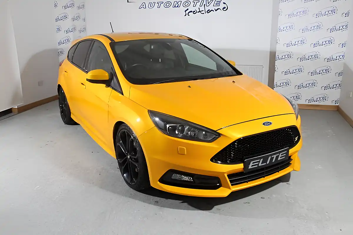 Used 2018 Ford Focus ST-3 Tangerine Scream - Interior and Exterior details 3