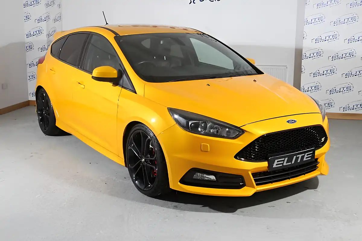Used 2018 Ford Focus ST-3 Tangerine Scream - Interior and Exterior details 4