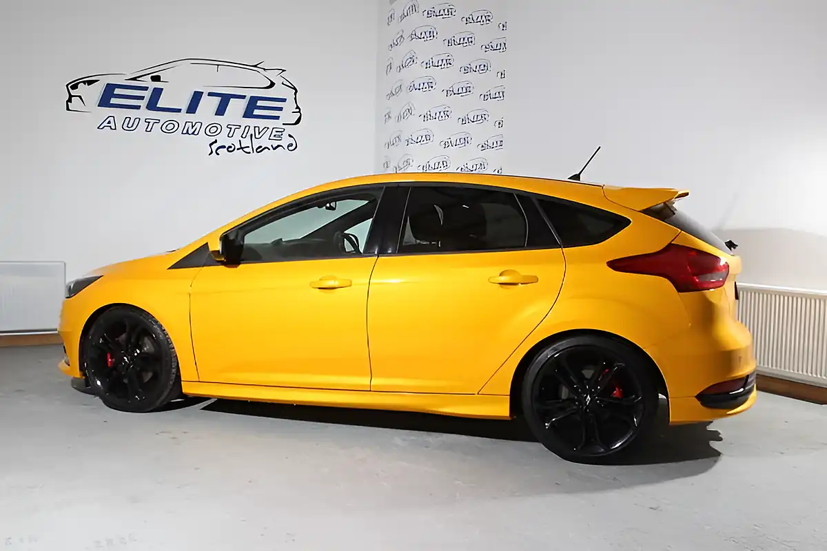 Used 2018 Ford Focus ST-3 Tangerine Scream - Interior and Exterior details 9