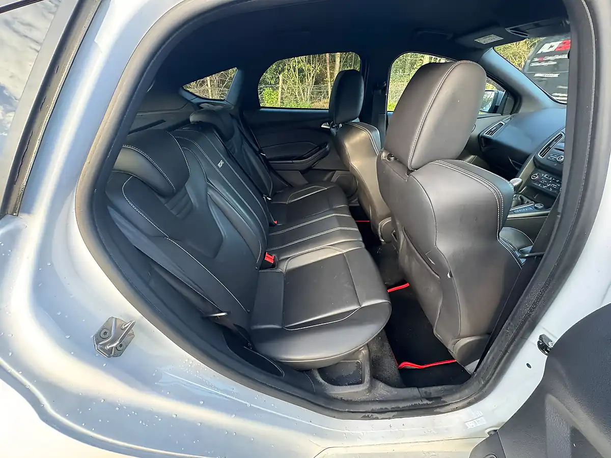 Used 2018 Ford Focus ST-3 White - Interior and Exterior details 10