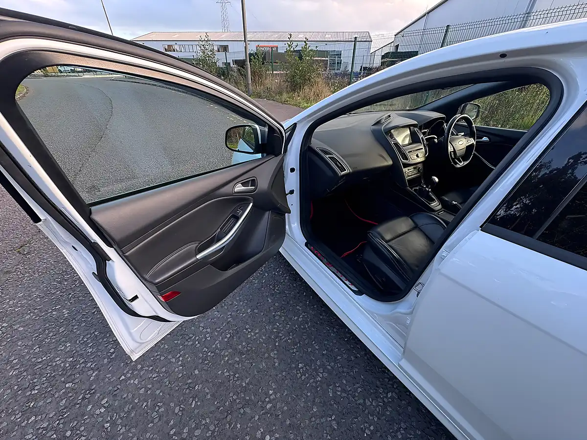 Used 2018 Ford Focus ST-3 White - Interior and Exterior details 14