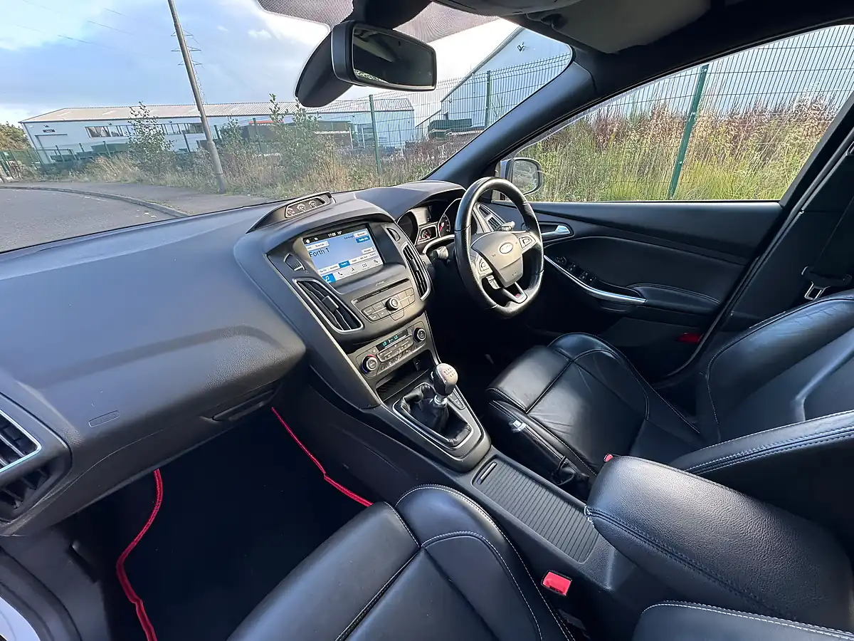 Used 2018 Ford Focus ST-3 White - Interior and Exterior details 15