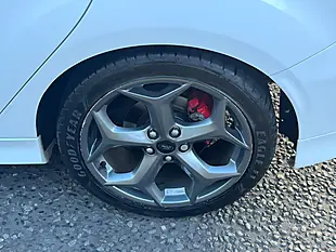 Used 2018 Ford Focus ST-3 White - Interior and Exterior details 18