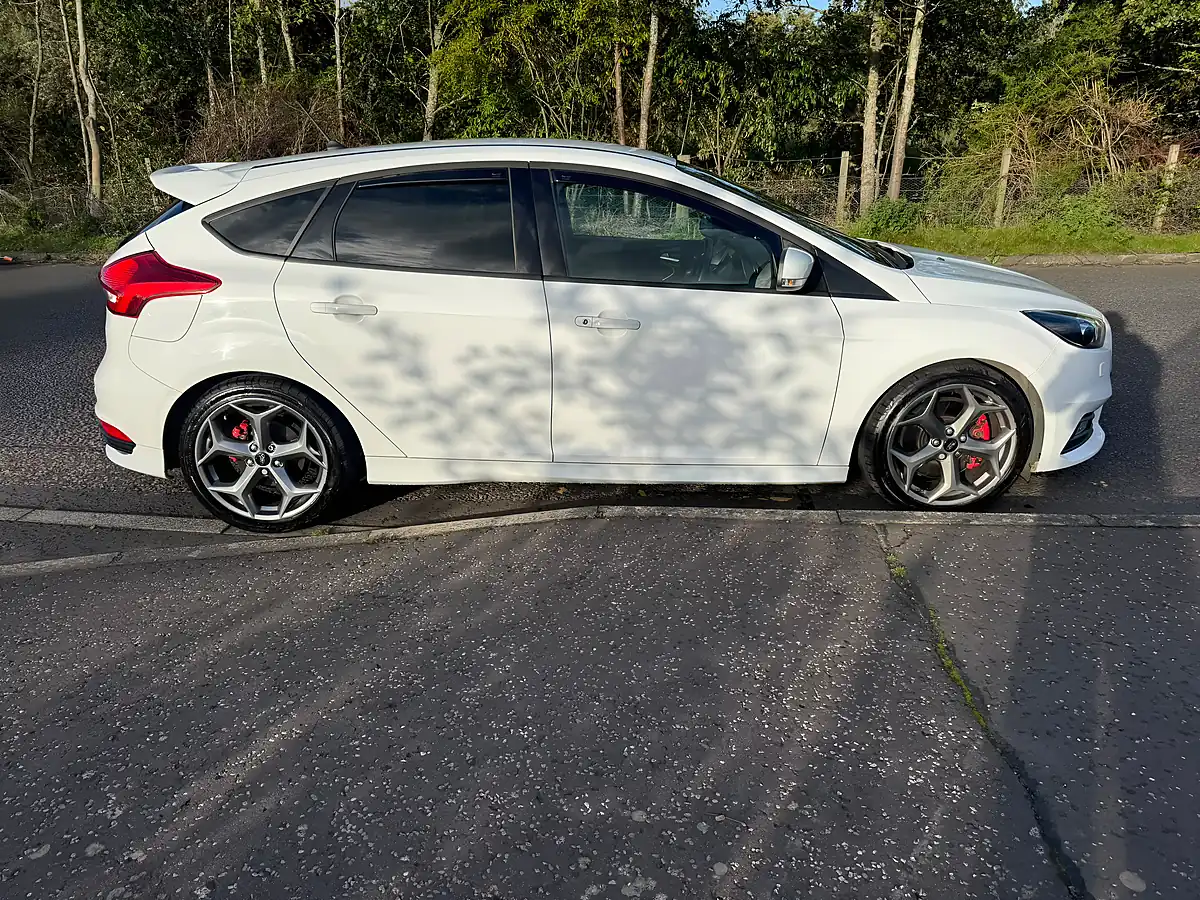 Used 2018 Ford Focus ST-3 White - Interior and Exterior details 4