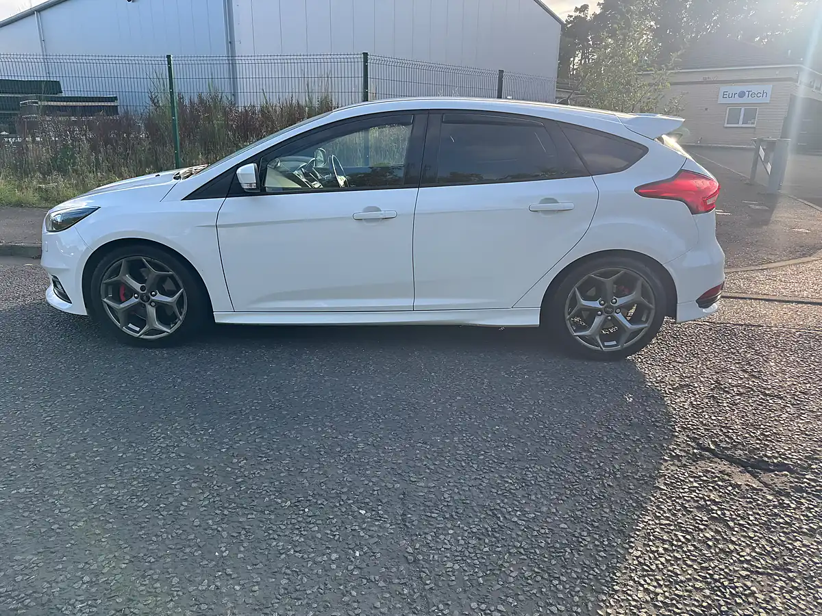Used 2018 Ford Focus ST-3 White - Interior and Exterior details 5