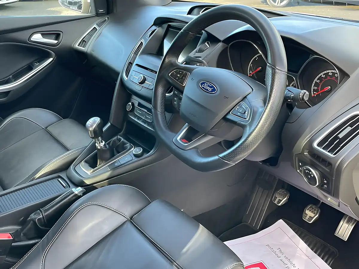 Used 2018 Ford Focus ST-3 White - Interior and Exterior details 10
