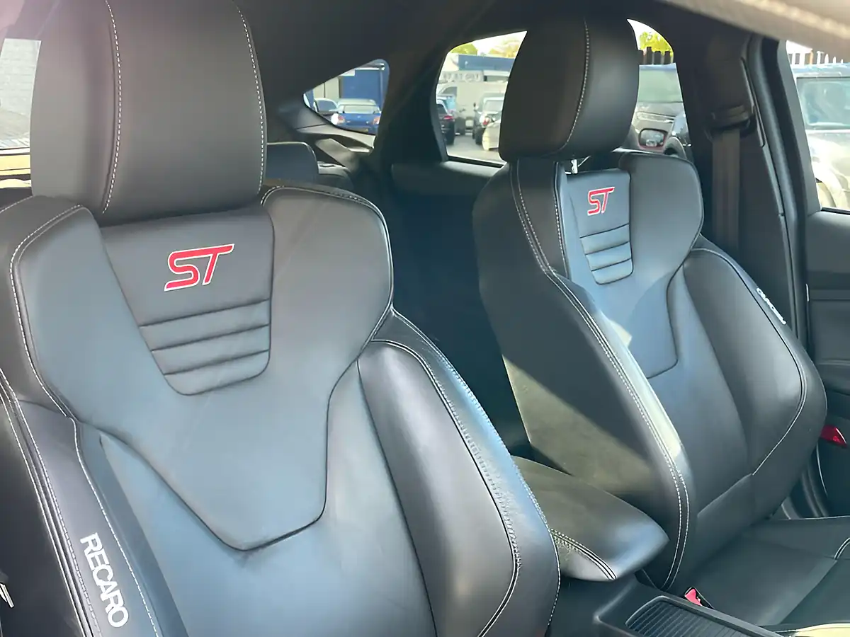 Used 2018 Ford Focus ST-3 White - Interior and Exterior details 11