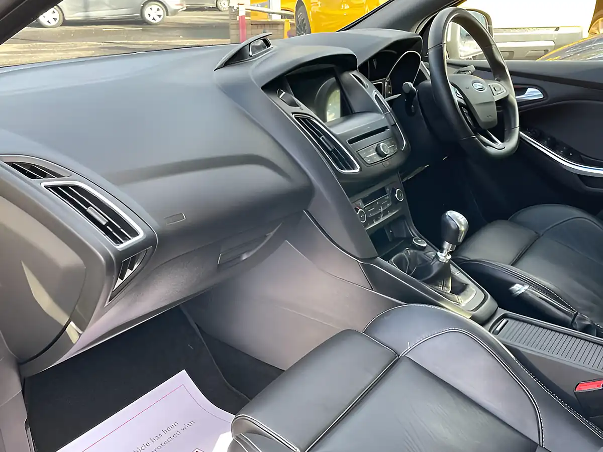 Used 2018 Ford Focus ST-3 White - Interior and Exterior details 13