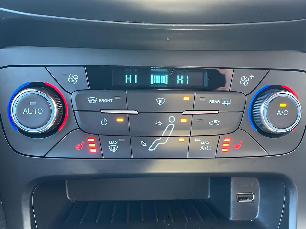 Used 2018 Ford Focus ST-3 White - Interior and Exterior details 17
