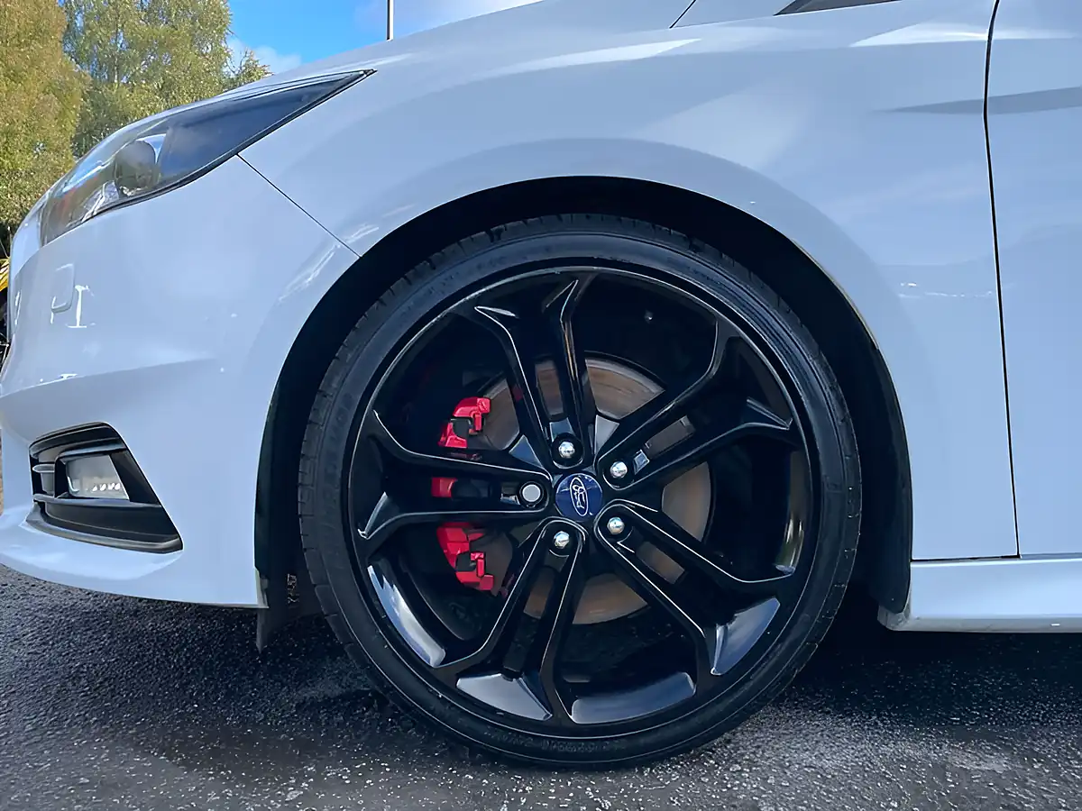 Used 2018 Ford Focus ST-3 White - Interior and Exterior details 7