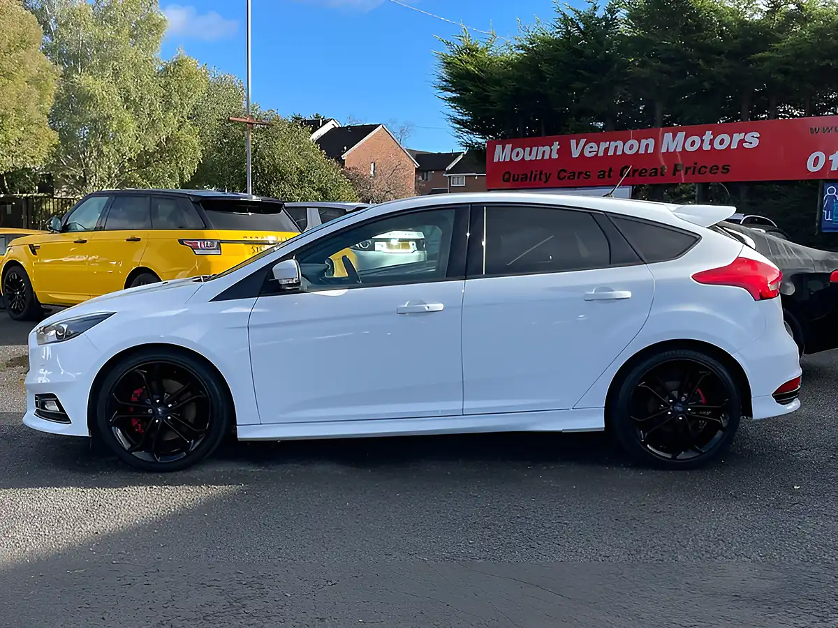 Used 2018 Ford Focus ST-3 White - Interior and Exterior details 8