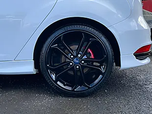 Used 2018 Ford Focus ST-3 White - Interior and Exterior details 9
